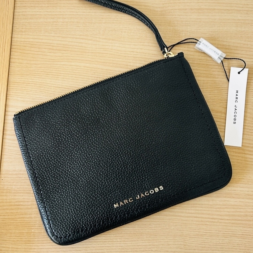 🆕️ Marc Jacobs Black Leather Pouch with Gold Zipper